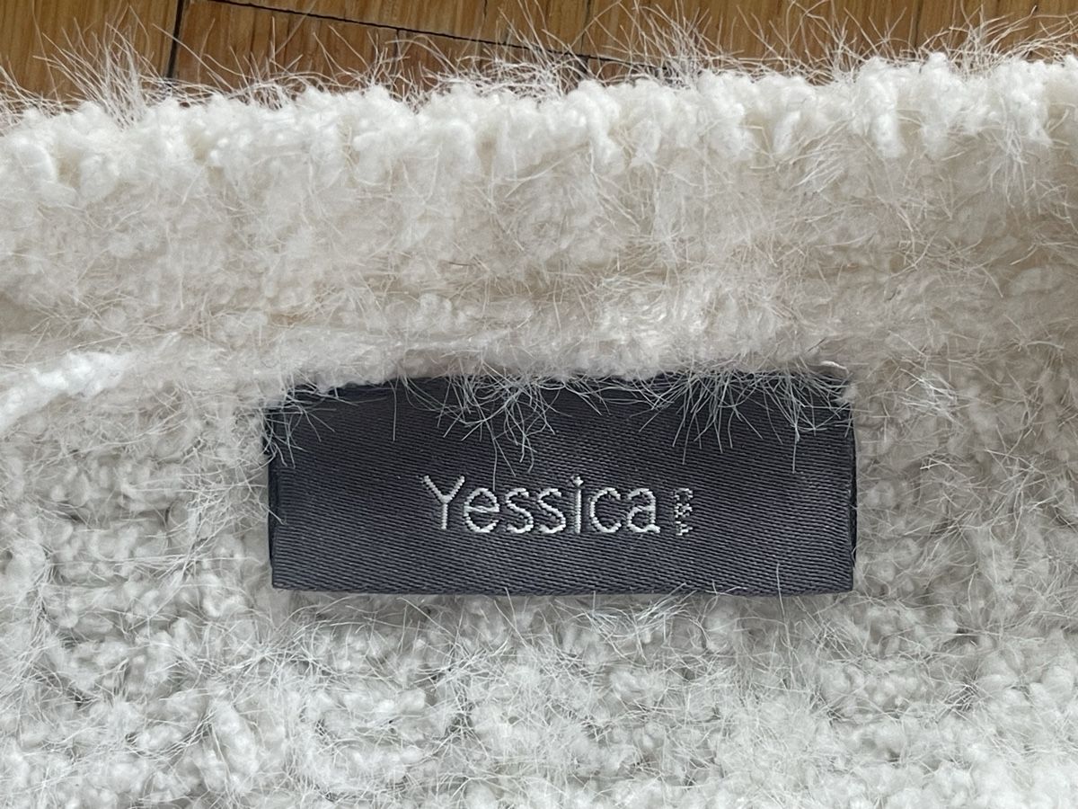 Maglioni & Felpe: Weicher, kuscheliger Pullover in Weiss, Grösse L – Usato da Obernau venduto da Andypsilon70 2
