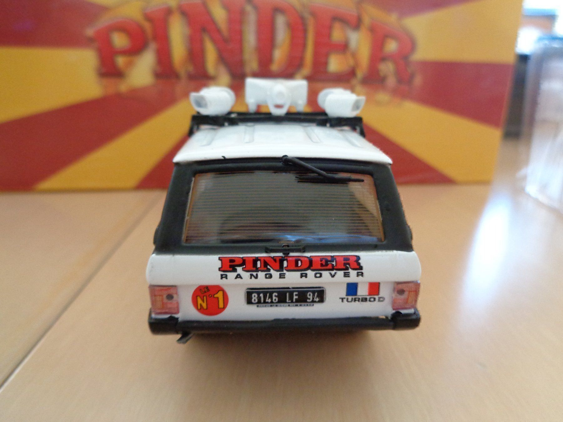 Land Rover Modellini d'auto: Altaya 1:43 Range Rover cirque Pinder – Nuovo e nell'imballaggio originale da Reconvilier venduto da rallycar 2