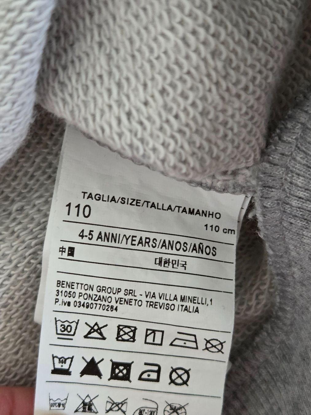 Benetton Pulls et sweat-shirts: Sweat à capuche Benetton taille 110 – D'occasion à Carouge GE par Gasco 1