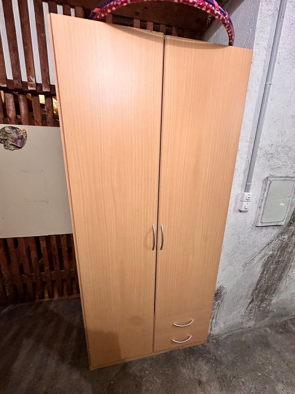 Armadi: Schrank (ohne Inhalt) – Difettoso da Zürich venduto da Lochita