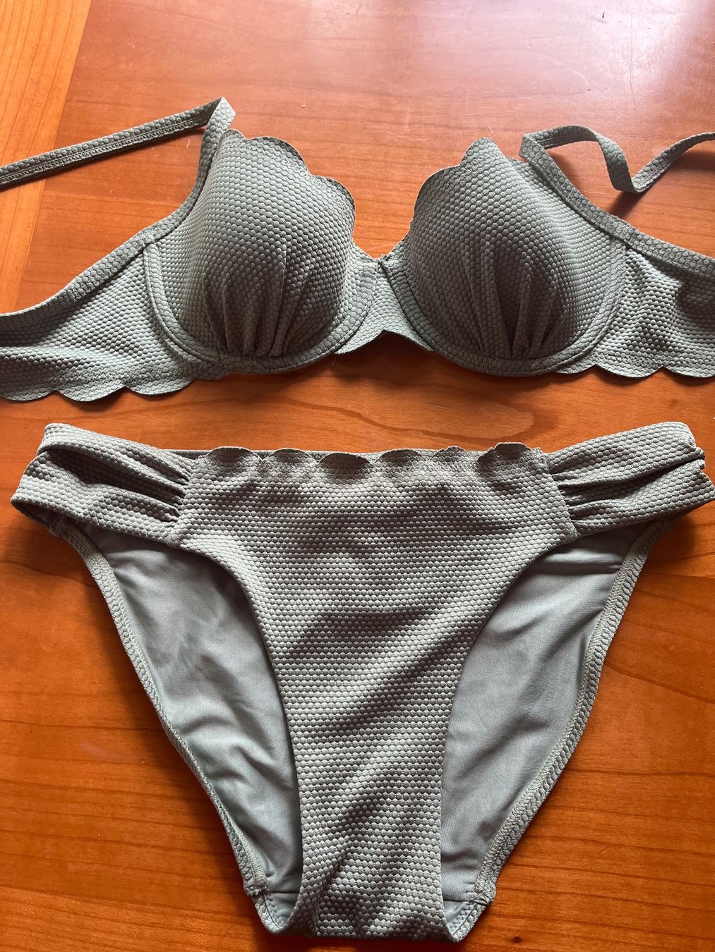 Hunkemöller Costumi da bagno & Bikini: Bikini schlammgrün neu – Usato da Zürich venduto da ZoraG