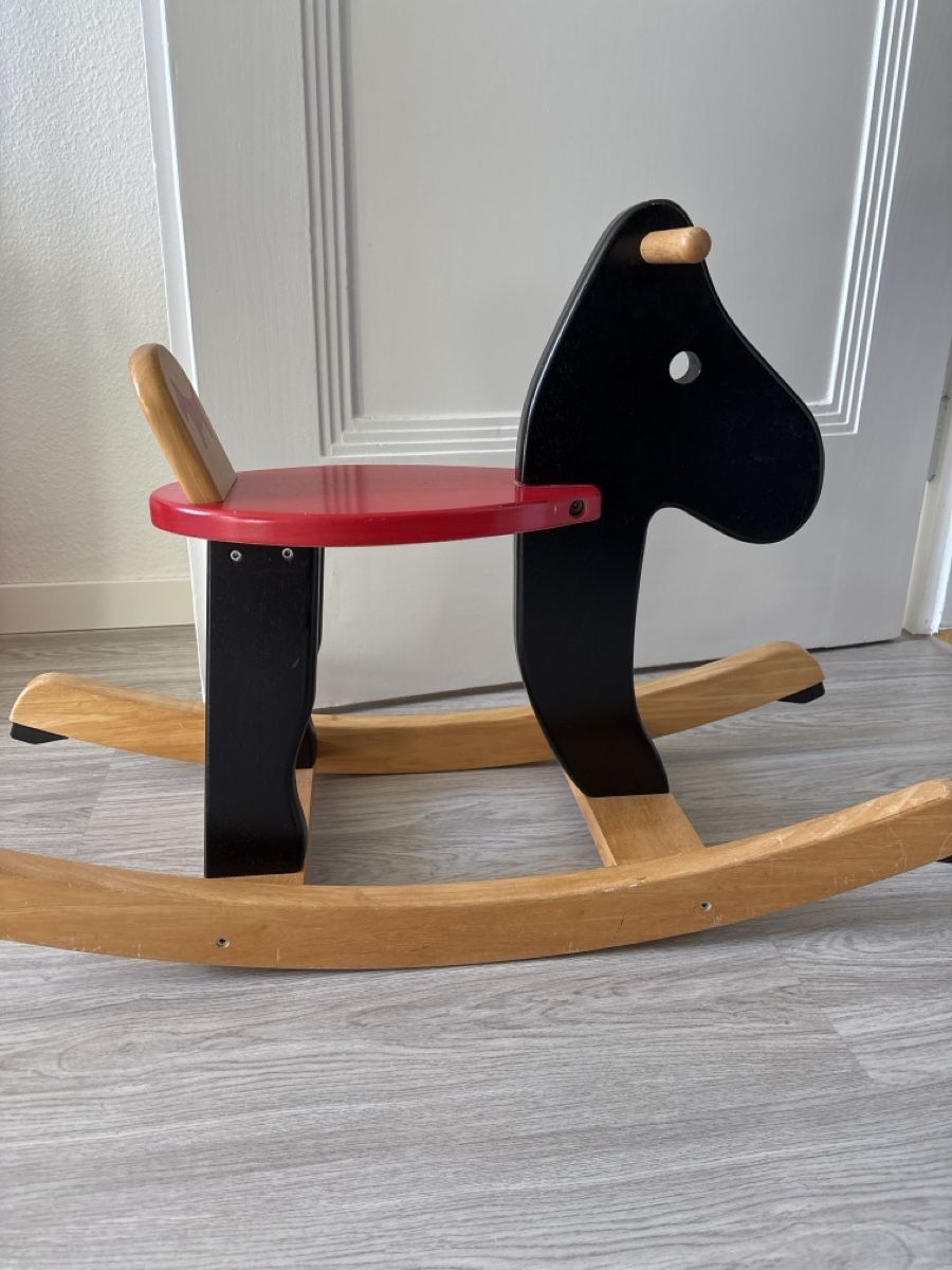 Altre altalene da giardino: Schaukelpferd aus Holz – Usato da Kriens venduto da frubyrato