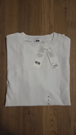 Uniqlo T-shirt white L oversized new with tags