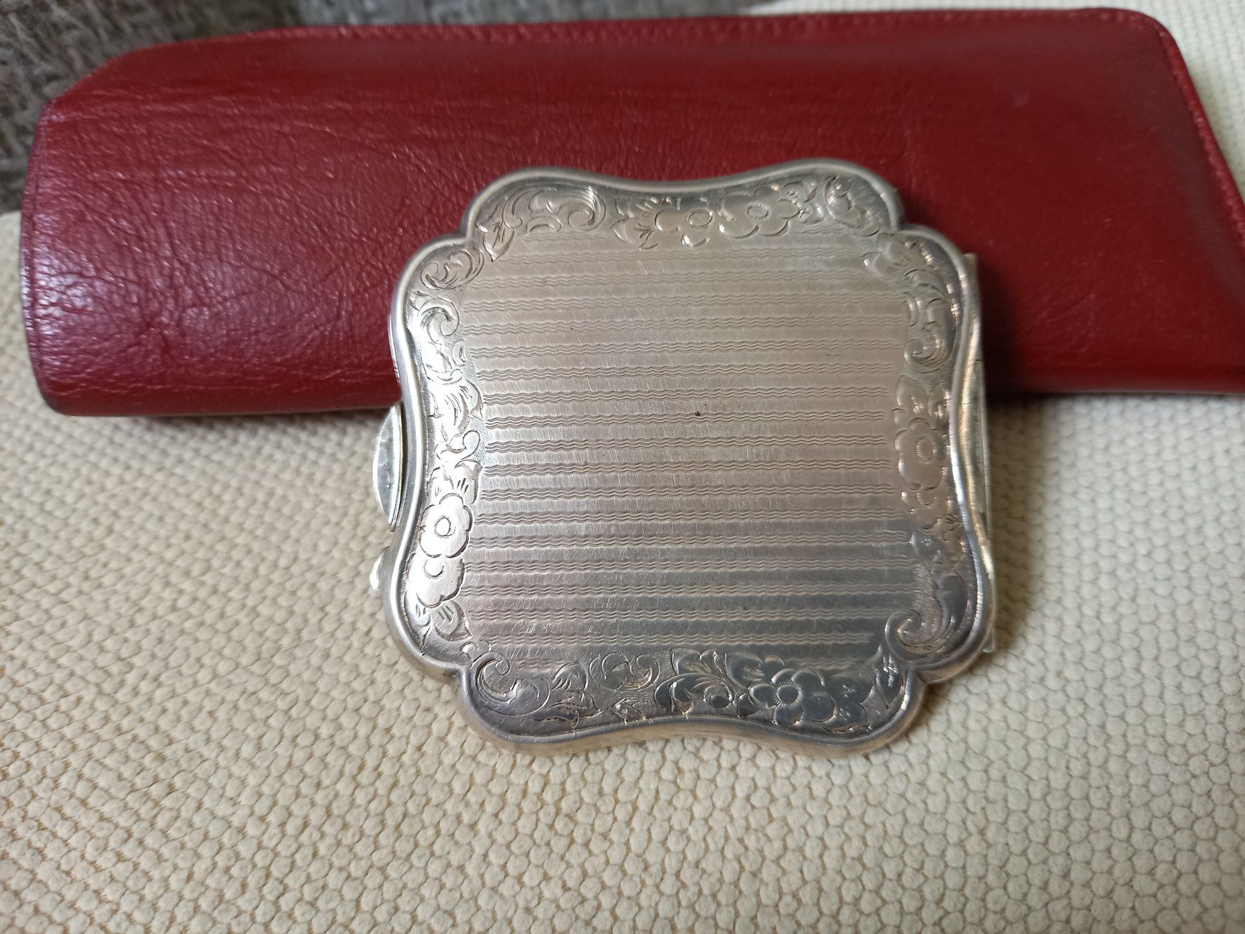 Altro in  Abbigliamento & Accessori: Wunderschönes Silber-Puderdöschen um 1900 – Usato da Rickenbach LU venduto da pepan44 1
