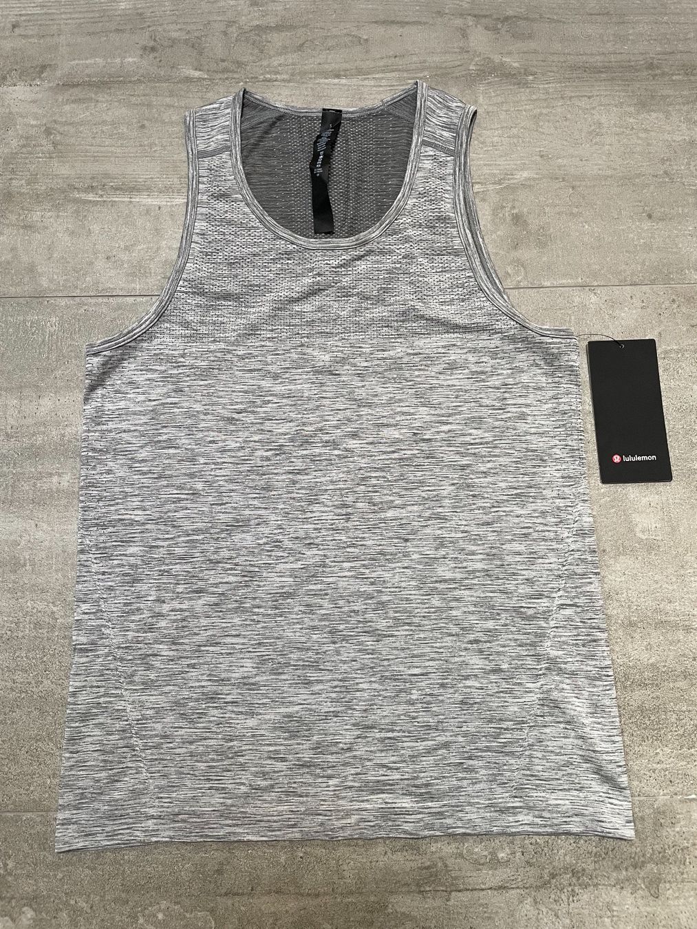 Lululemon T-Shirts: Lululemon Top NEU - Metal Vent Tech Tank – Neu und originalverpackt aus Bern von lolapennt 5