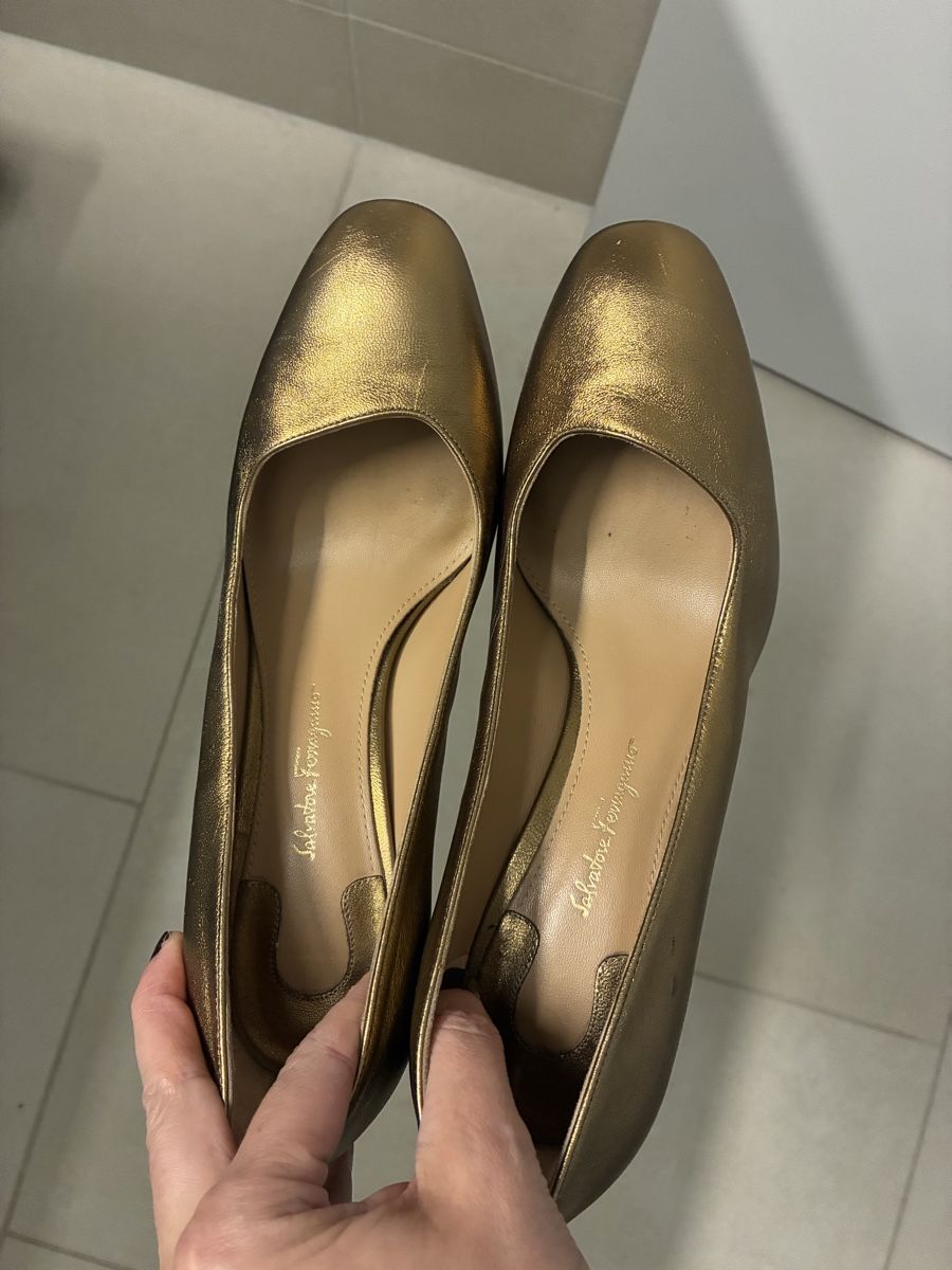 Salvatore Ferragamo Damenschuhe: Salvatore Ferragamo pump shoes leather – Gebraucht aus Zürich von Flaviavirginia 1