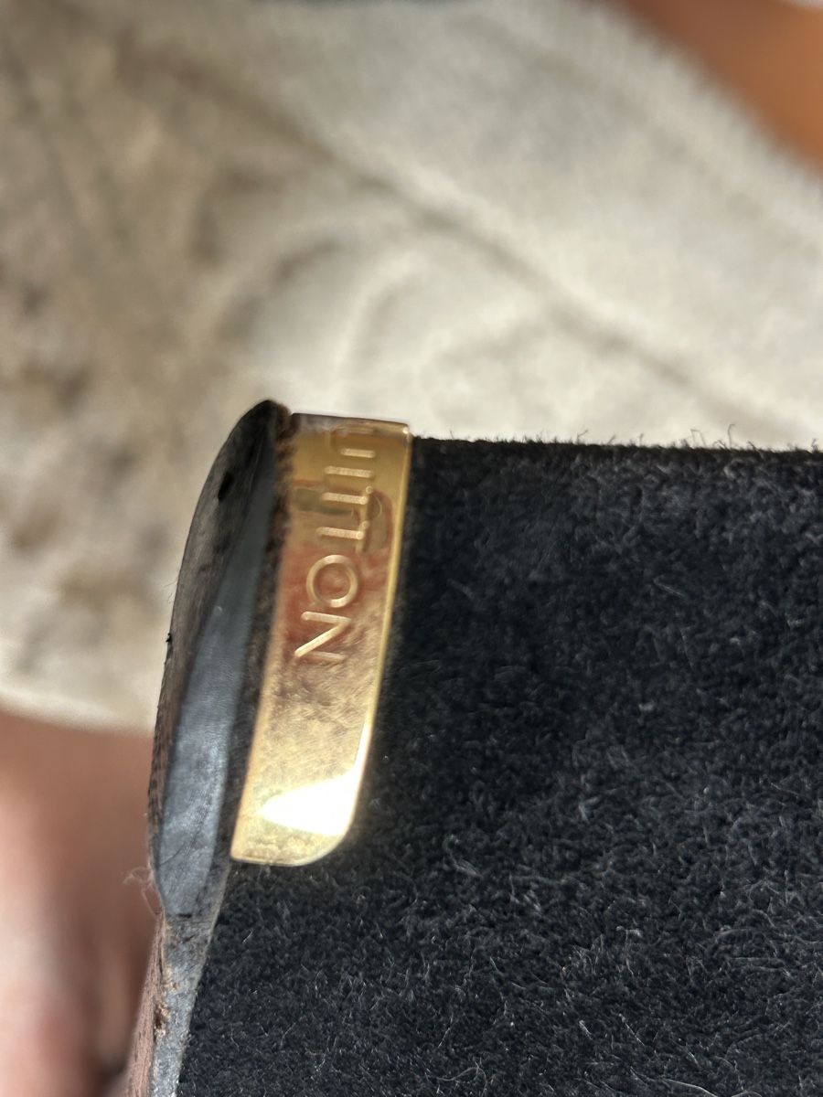 Louis Vuitton Scarpe da donna: Bottes Louis Vuitton cuir-daim noir taille 37 – Usato da Auvernier venduto da Arocc 1