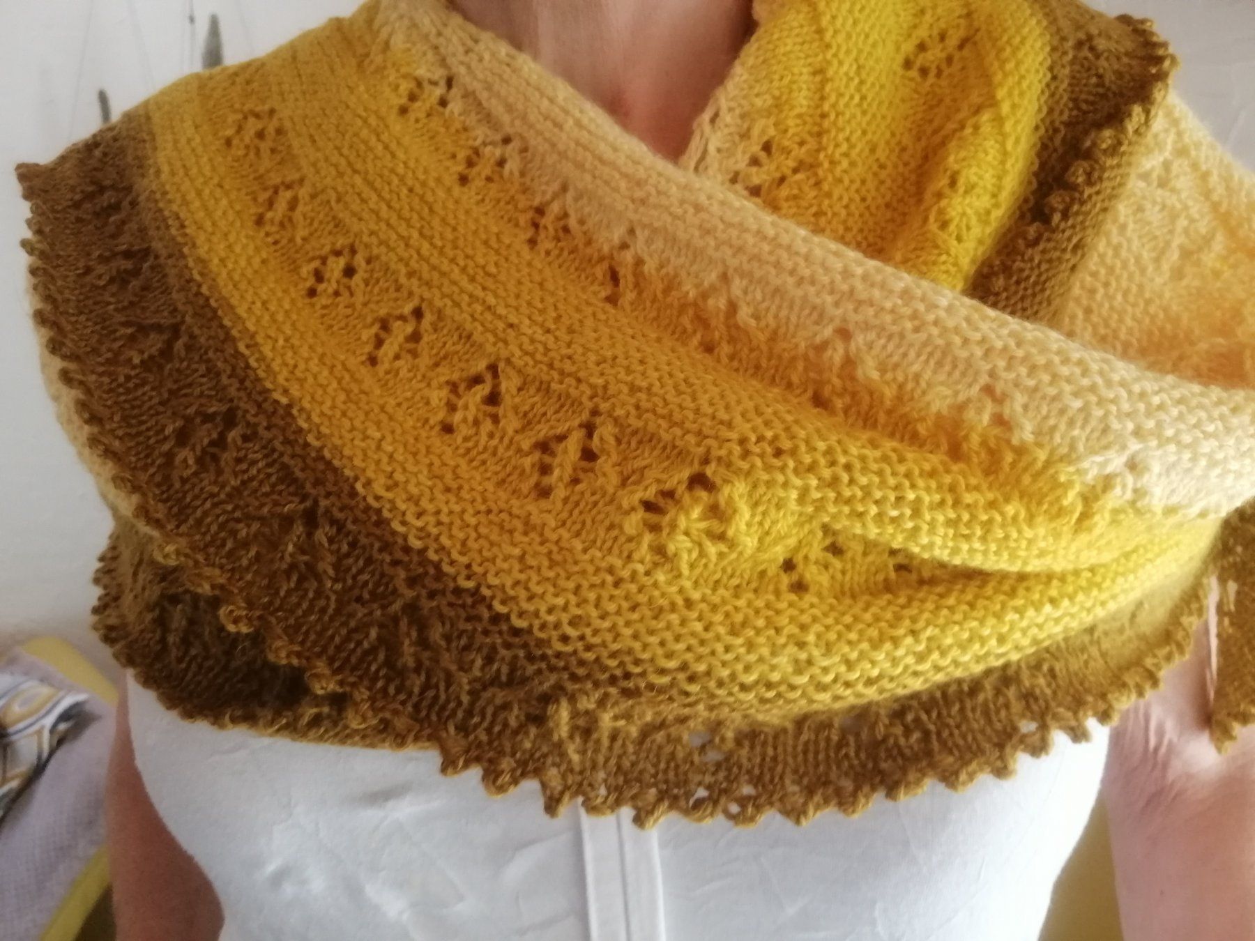 Foulard & Sciarpe: Schultertuch "Sweetcorn" mit Alpaca / Seide NEU – Nuovo (secondo la descrizione) da Langenthal venduto da Handstrick 7