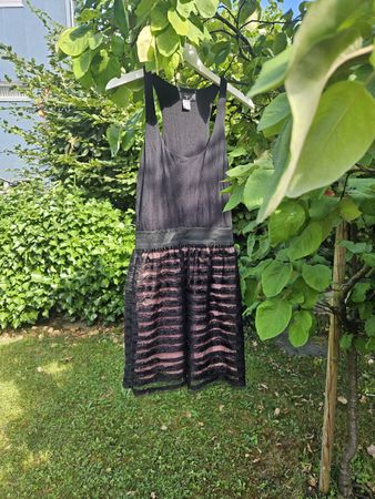 Elegantes Spitzenkleid in Schwarz/Nude, Gr. 36 –2x getragen