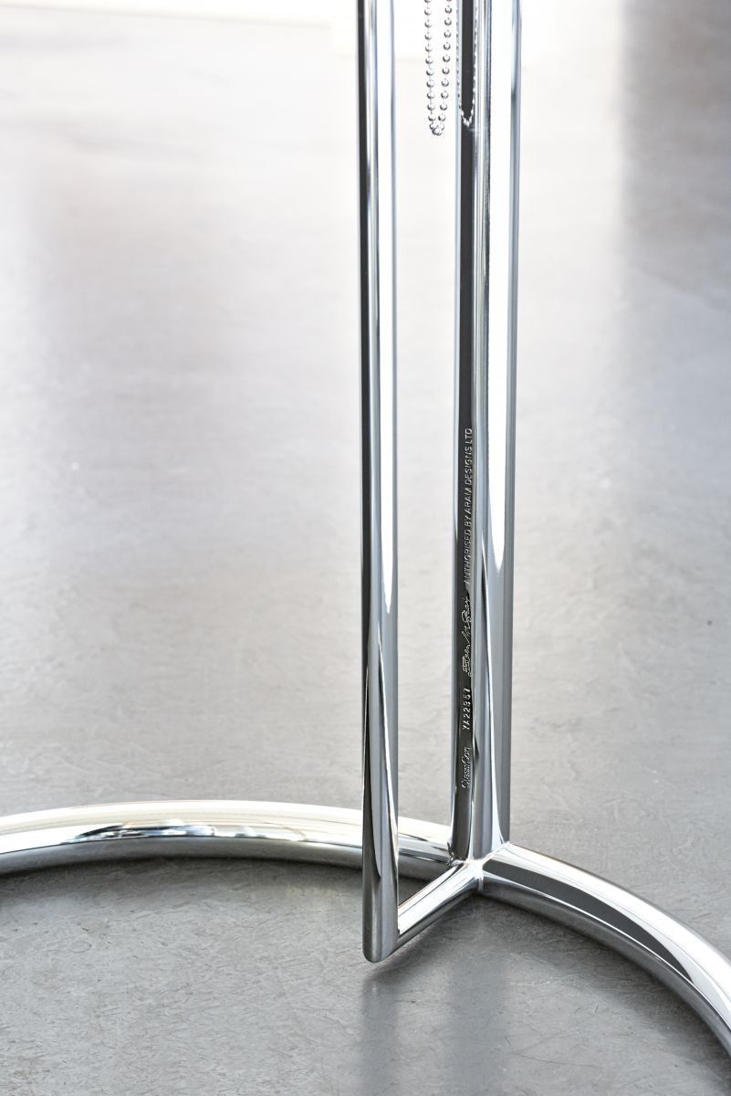 Comodini: 2 Beistelltische Adjustable Table E 1027 Parsolglas NEU! – Nuovo e nell'imballaggio originale da Wilen b. Wollerau venduto da Topclassic 5