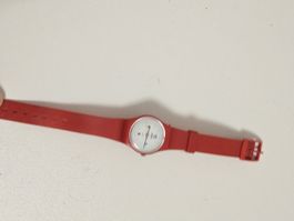 Swatch Quartz Uhr rot Analog Zifferblatt 3 Zeiger Swiss Made