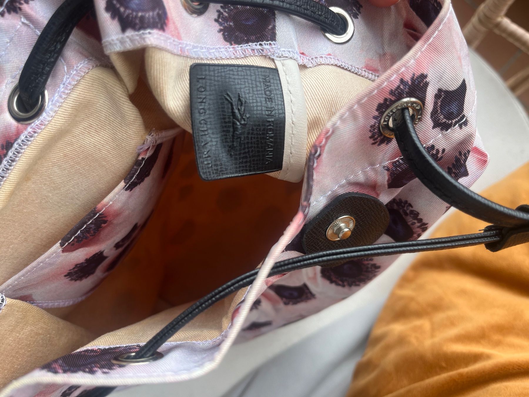 Longchamp Sacs à dos: Rucksack Longchamp Blumenmuster schwarz Leder – D'occasion à Luzern par Rahel_22 7