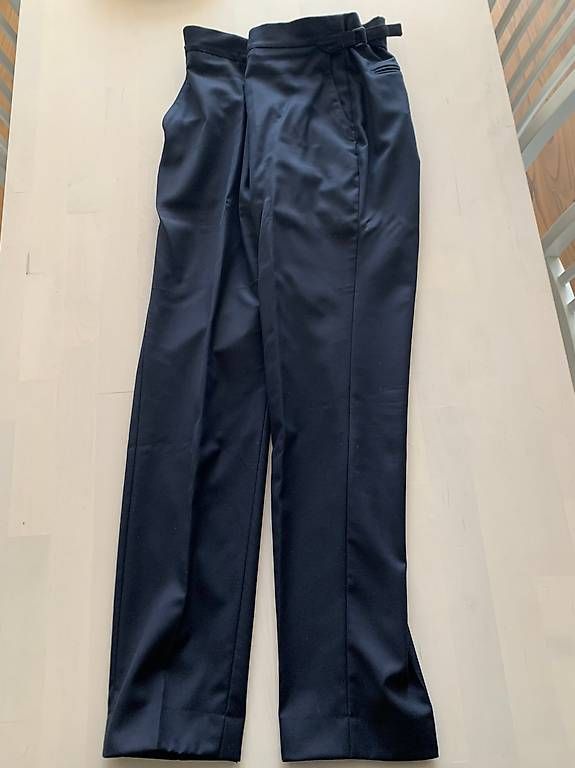 Completi, tute sportive e funzionali: MONOGRAM Anzug  Navy  Grösse 48  mit Side Adjusters – Usato da Zürich venduto da HerrAndrin 2