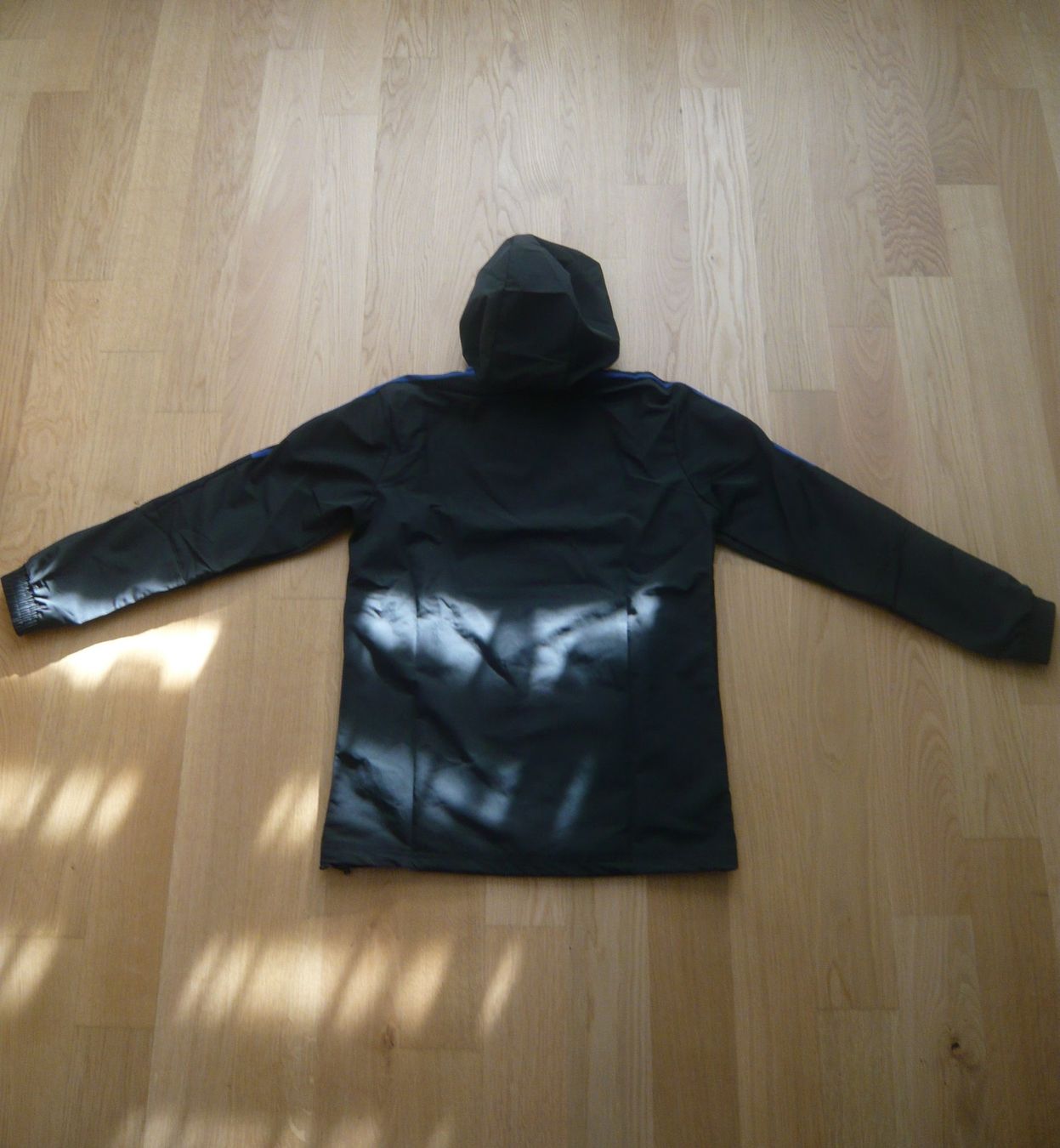 Adidas Giacche: Adidas Jacke Real Madrid – Nuovo (secondo la descrizione) da Köniz venduto da nneighbor 4