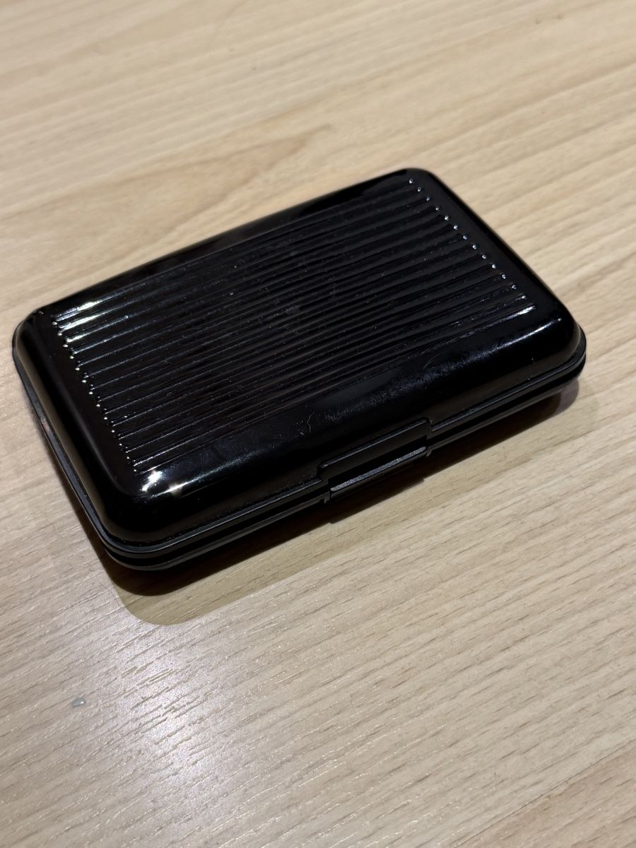 Sonstige Kleidung & Accessoires: Neuwertiges Kartenetui  - Schwarz! – Gebraucht aus Fehraltorf von flo0606