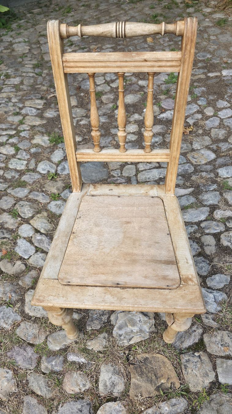Chaises: Alter Stuhl  – D'occasion à Birrwil par maz_rb66