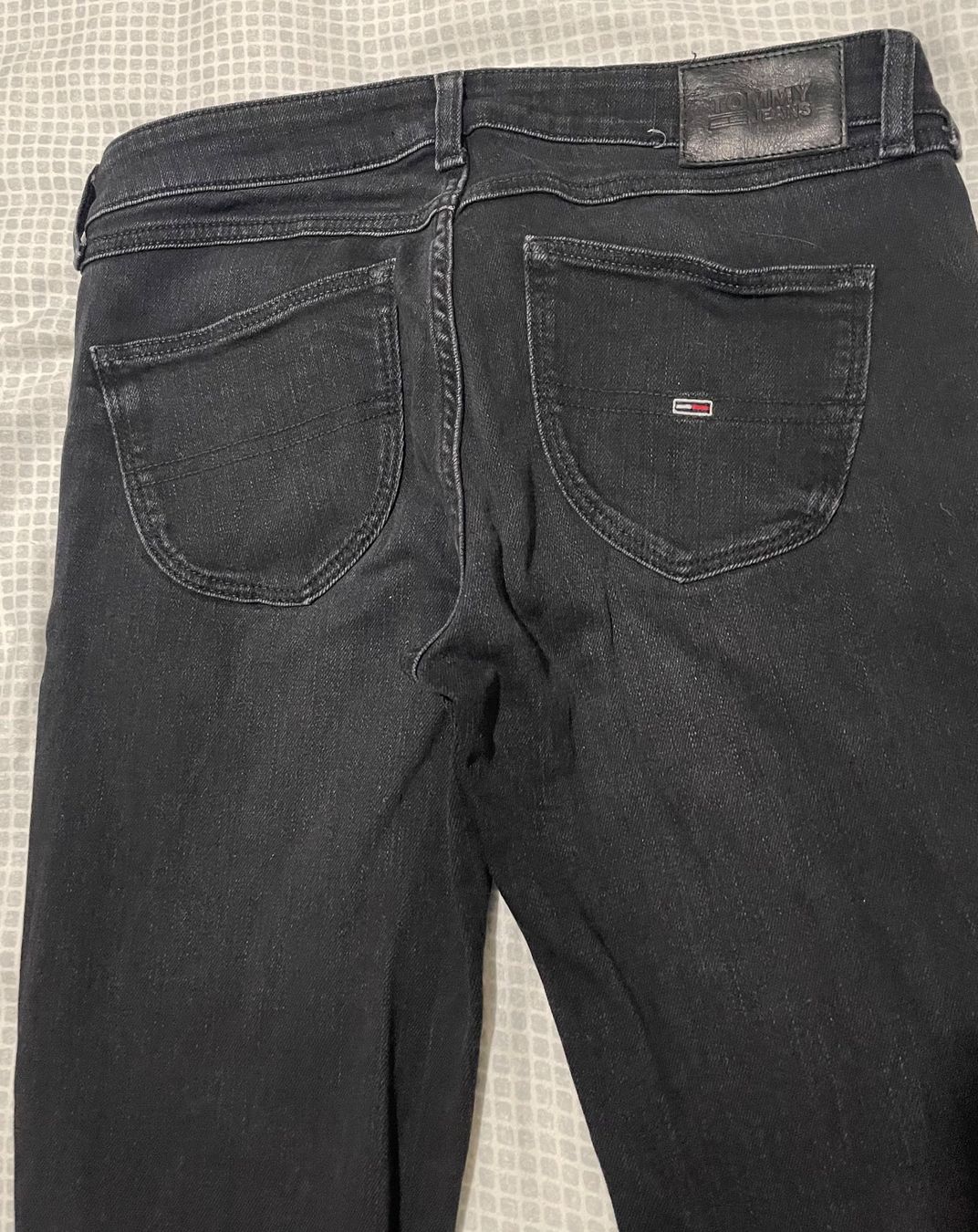 Tommy Hilfiger Jeans: Tommy Hilfilger – Gebraucht aus HORGEN von paris007 4