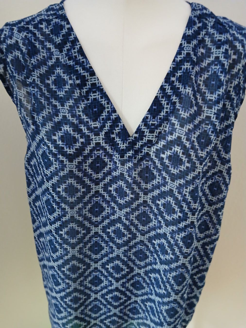 H&M Blusen: Sommerbluse blau gemustert Gr. 36 luftig angenehm chic – Gebraucht aus Glattbrugg von hap_8w8v 1