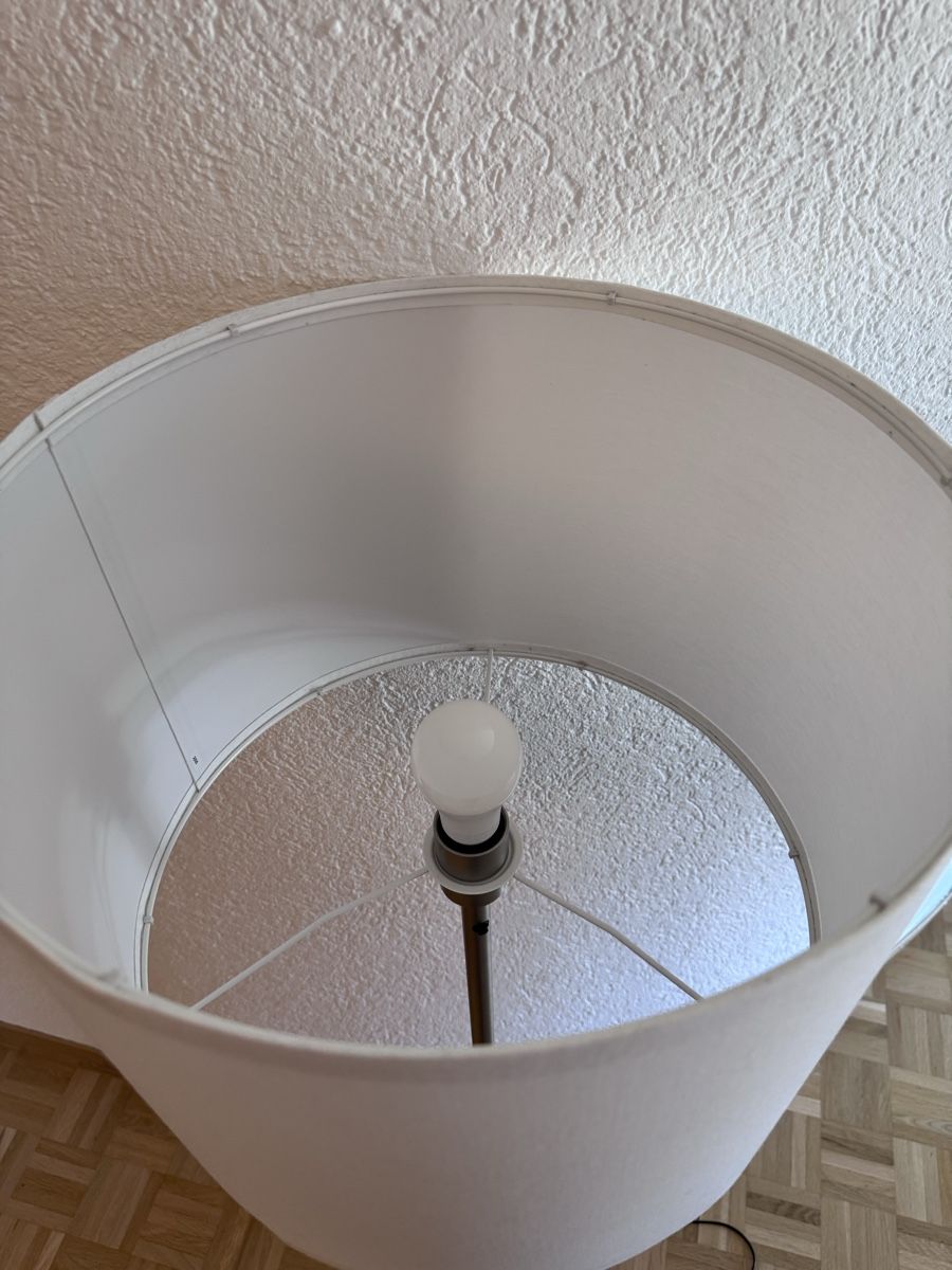 Ikea Lampade: IKEA Stehlampe mit Metallfuss und Stoffschirm – Usato da St. Gallen venduto da kara_24 1