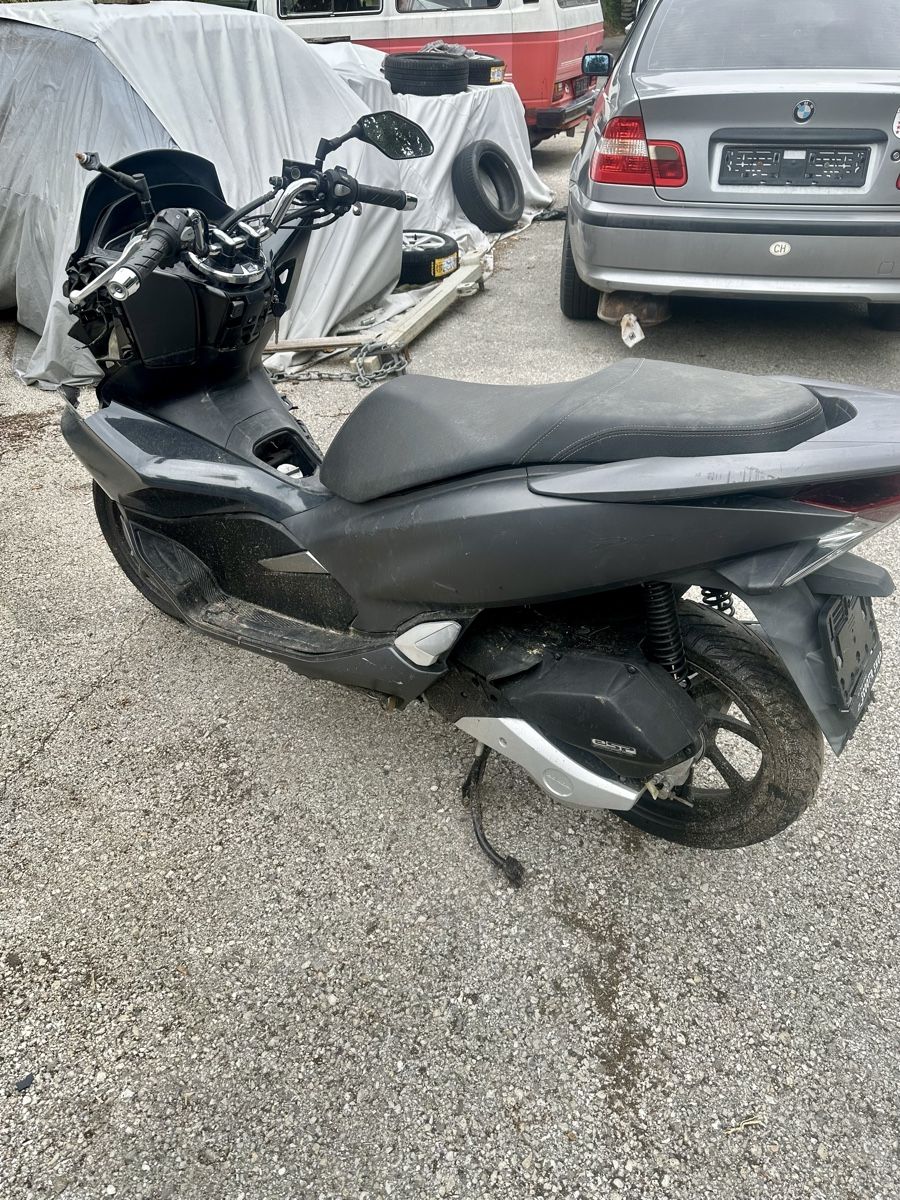 Honda Scooter: Honda Pcx 125 – Difettoso da Lausanne venduto da ari_67hs 3