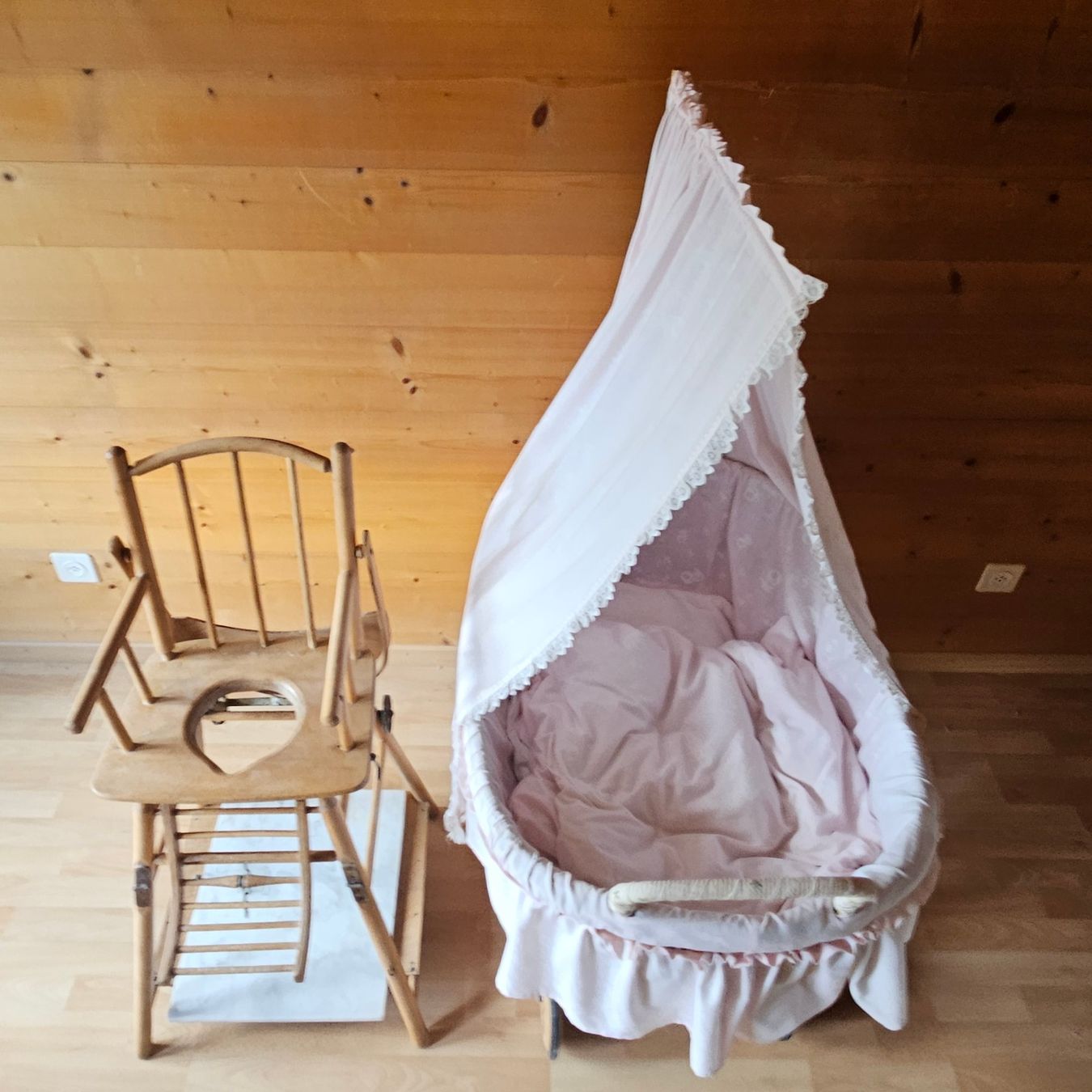 Puppenwagen: Alter Puppenwagen, Kindersessel – Gebraucht aus Zweisimmen von St.Louis 3