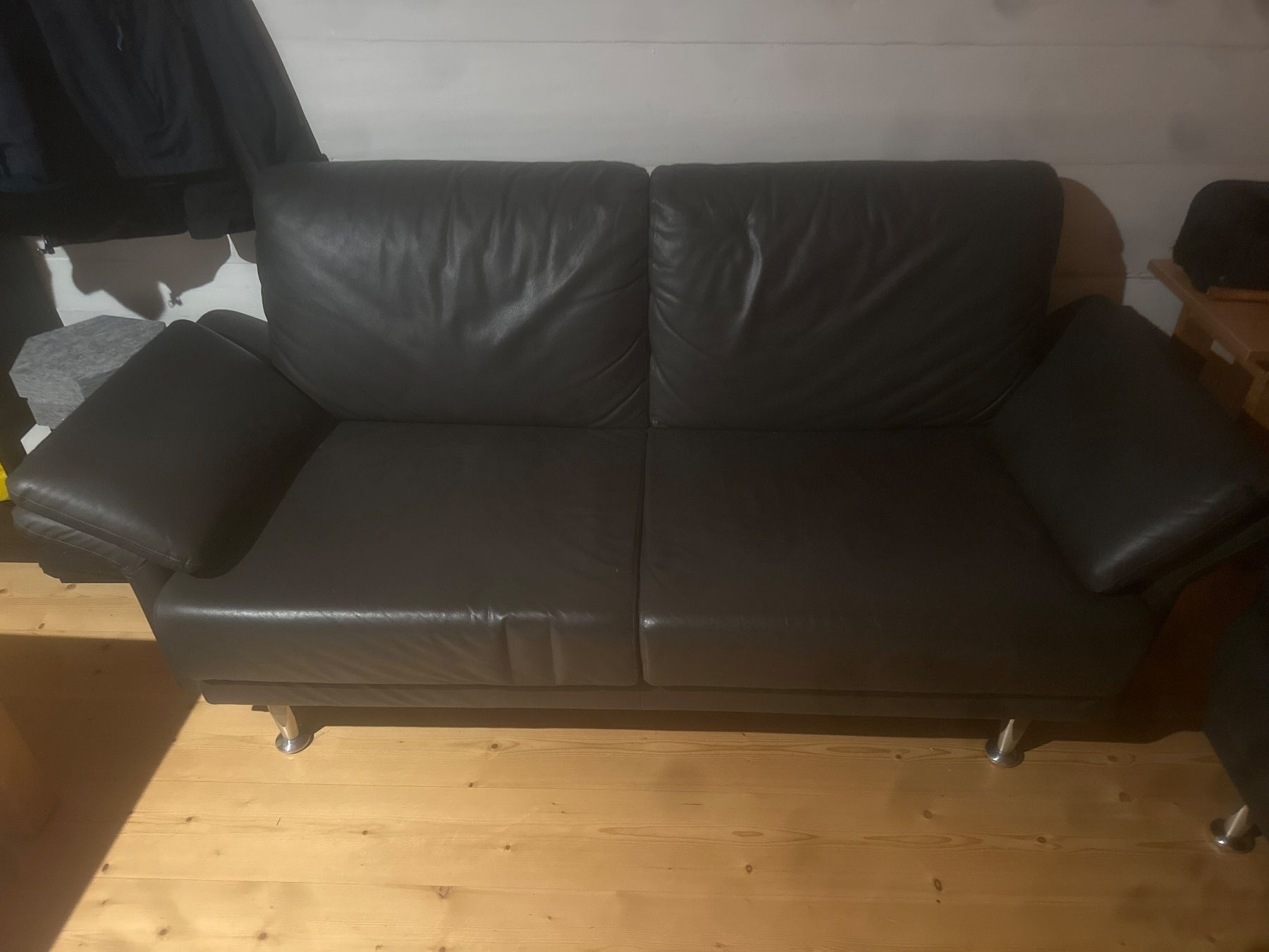 Divani: Couch Sofa Set Leather Black Used Condition 40-60 char – Usato da Wald AR venduto da IdolyHD 1