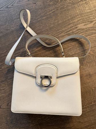 Salvatore Ferragamo Elegant Off-White Leather Handbag
