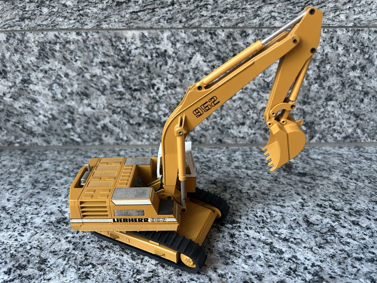 Conrad Modellbausätze & Standmodelle: Liebherr 952, 1:50 , Conrad – Gebraucht aus Horw von Tigercat635 2