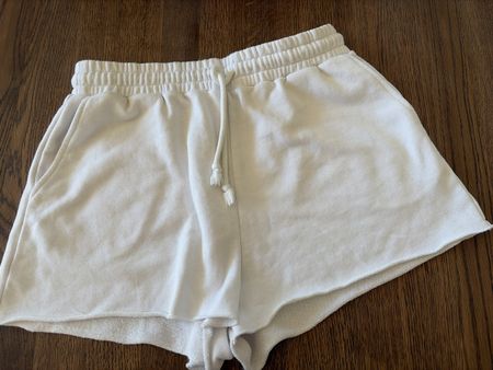 Weisse Sommer-Shorts, Gr. S, neuwertig für den Sommer☀️