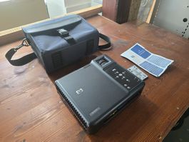 tragbarer Mini HP MP3322 Beamer inkl. Zubehör ab 1.-