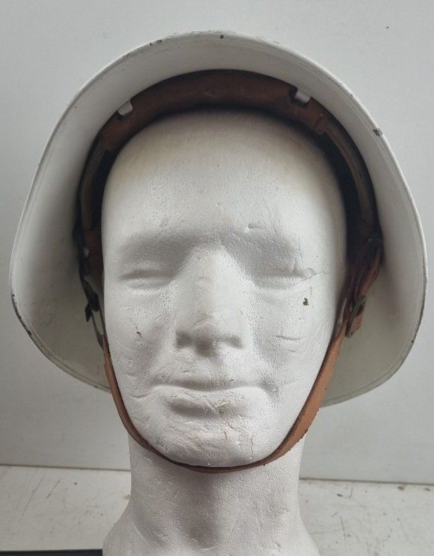 Schweizer Armee Uniformi & Effetti personali: Schweiz, Stahlhelm M18  weiss Werksschutz – Usato da Flums venduto da Flumsantik 6
