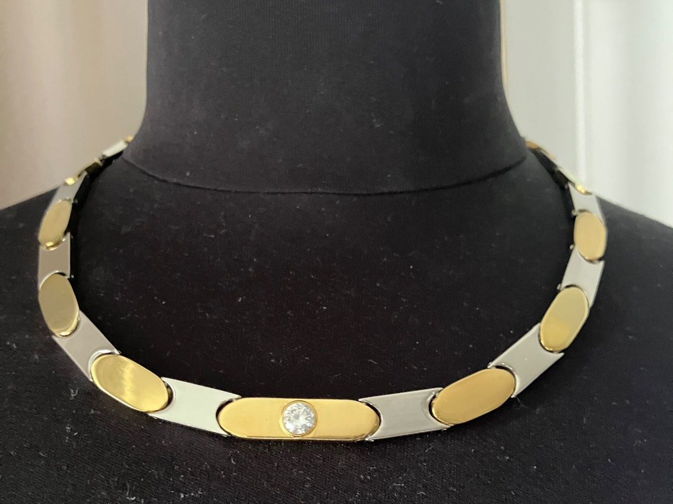 Catenine: Collier ras- du- cou bicolore en acier – Usato da Peseux venduto da Chimon59 1