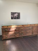 Antiker Buffetschrank / Sideboard mit Glasplatte Vintage