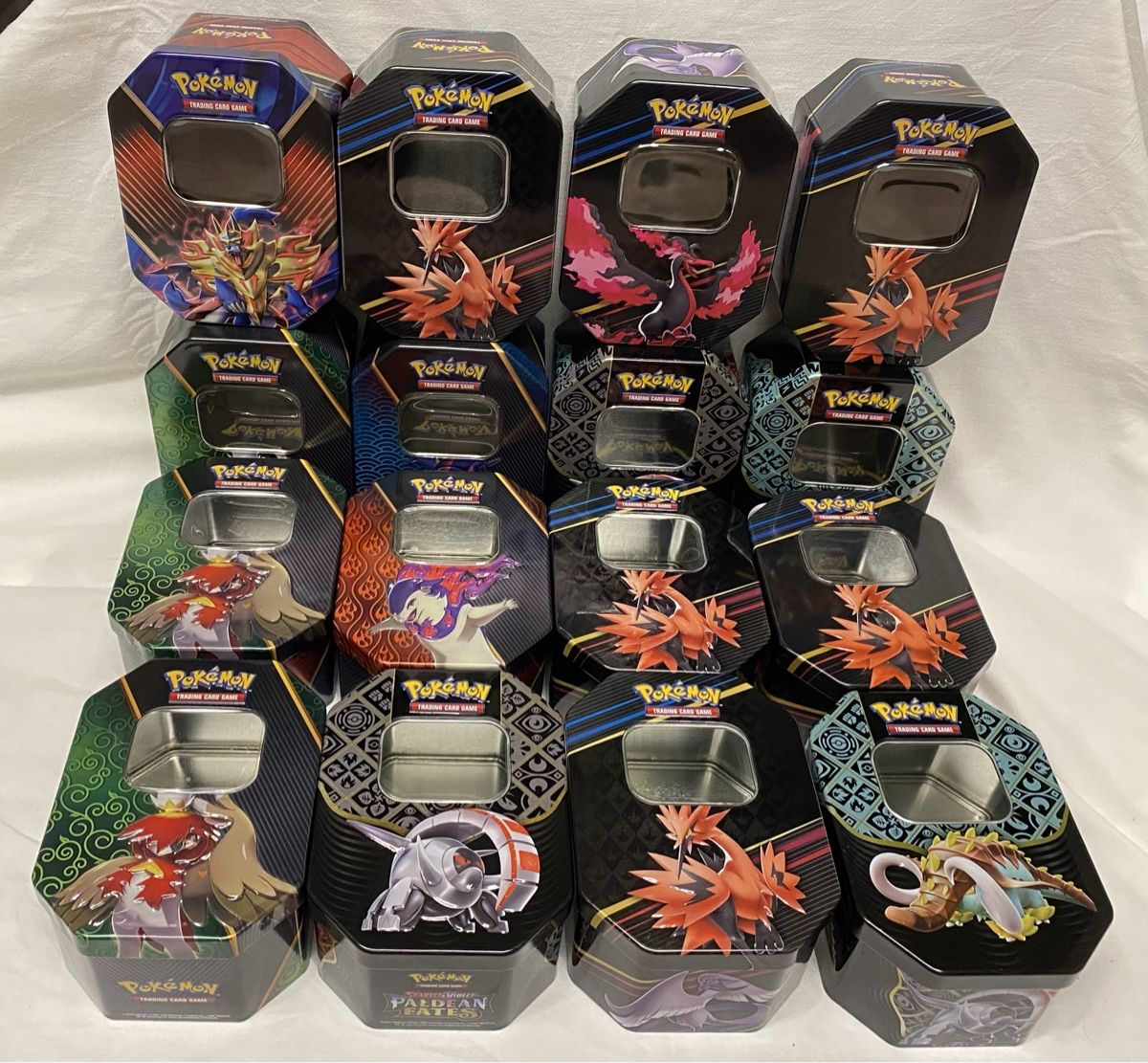 Pokémon Cartes à collectionner: Tin-Box mit 400 Pokémon Karten – D'occasion à Häutligen par Konvolut_Shop_CH