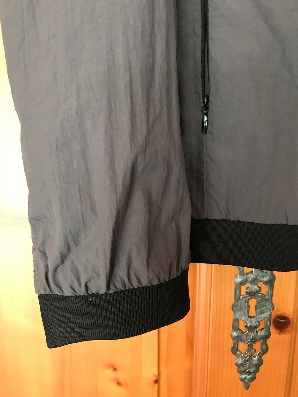Giacche: LEICHTE WIND-JACKE / ÜBERGANGSJACKE GRAU – Nuovo (secondo la descrizione) da Buchs AG venduto da fischli610 1