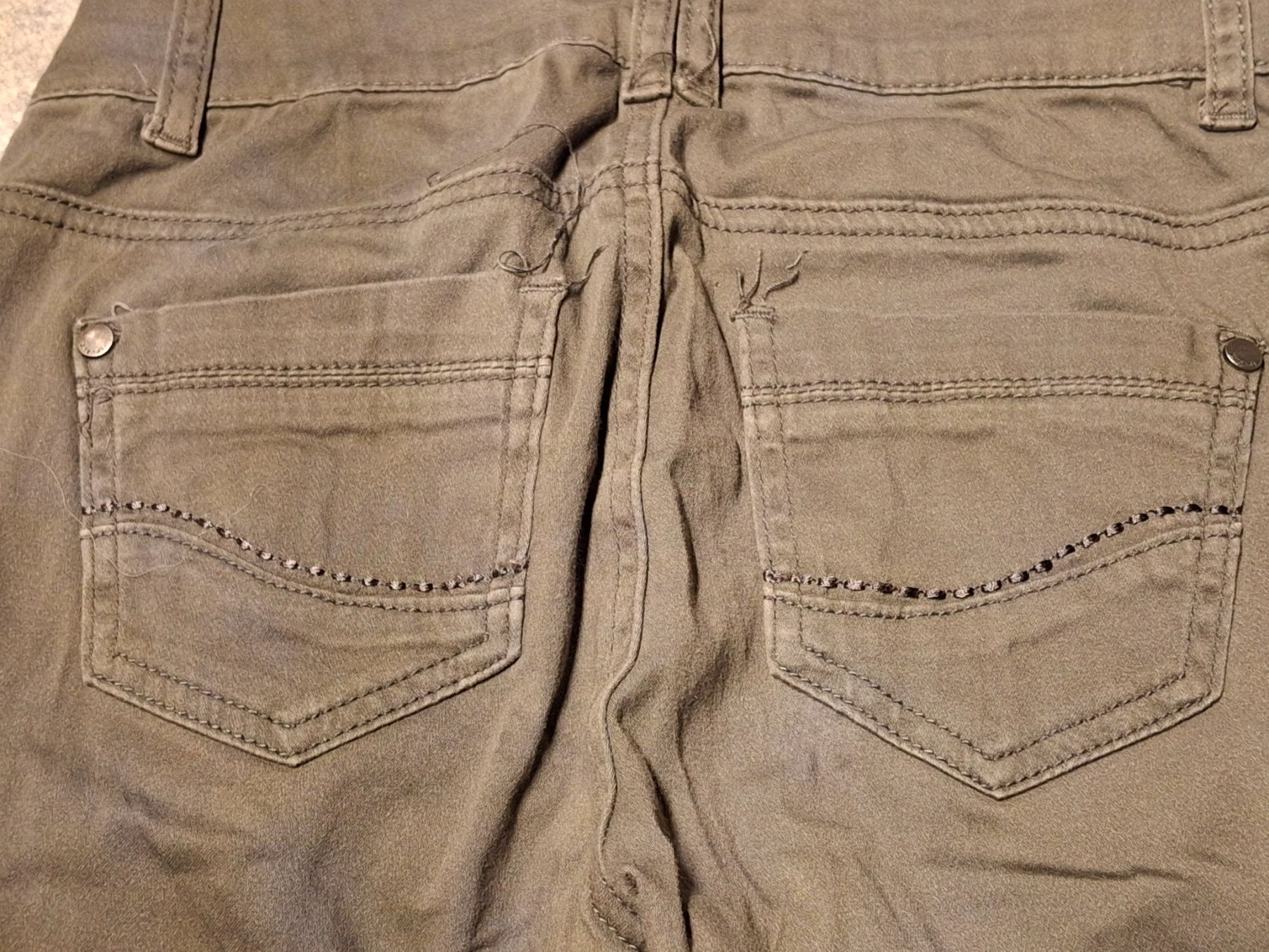 Pantaloni: Pantalon taille 34 marque Yendi 98% coton – Usato da Villiers venduto da san_jn5w 5