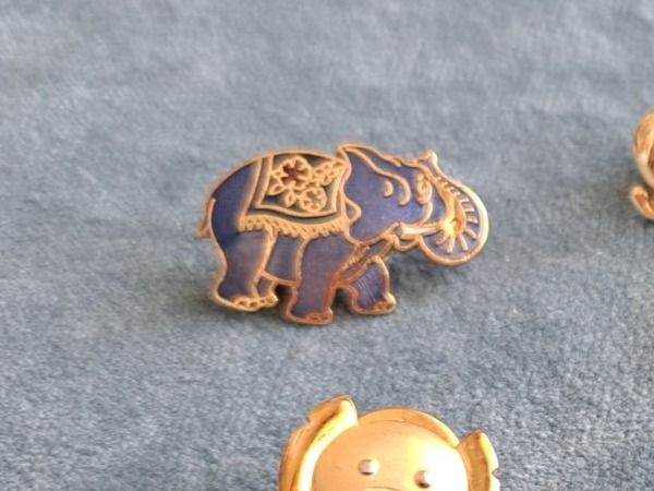 Placchette & Badge: Pins 9x Eléphants doré – Usato da Romanel-s-Lausanne venduto da Jedermann01 8