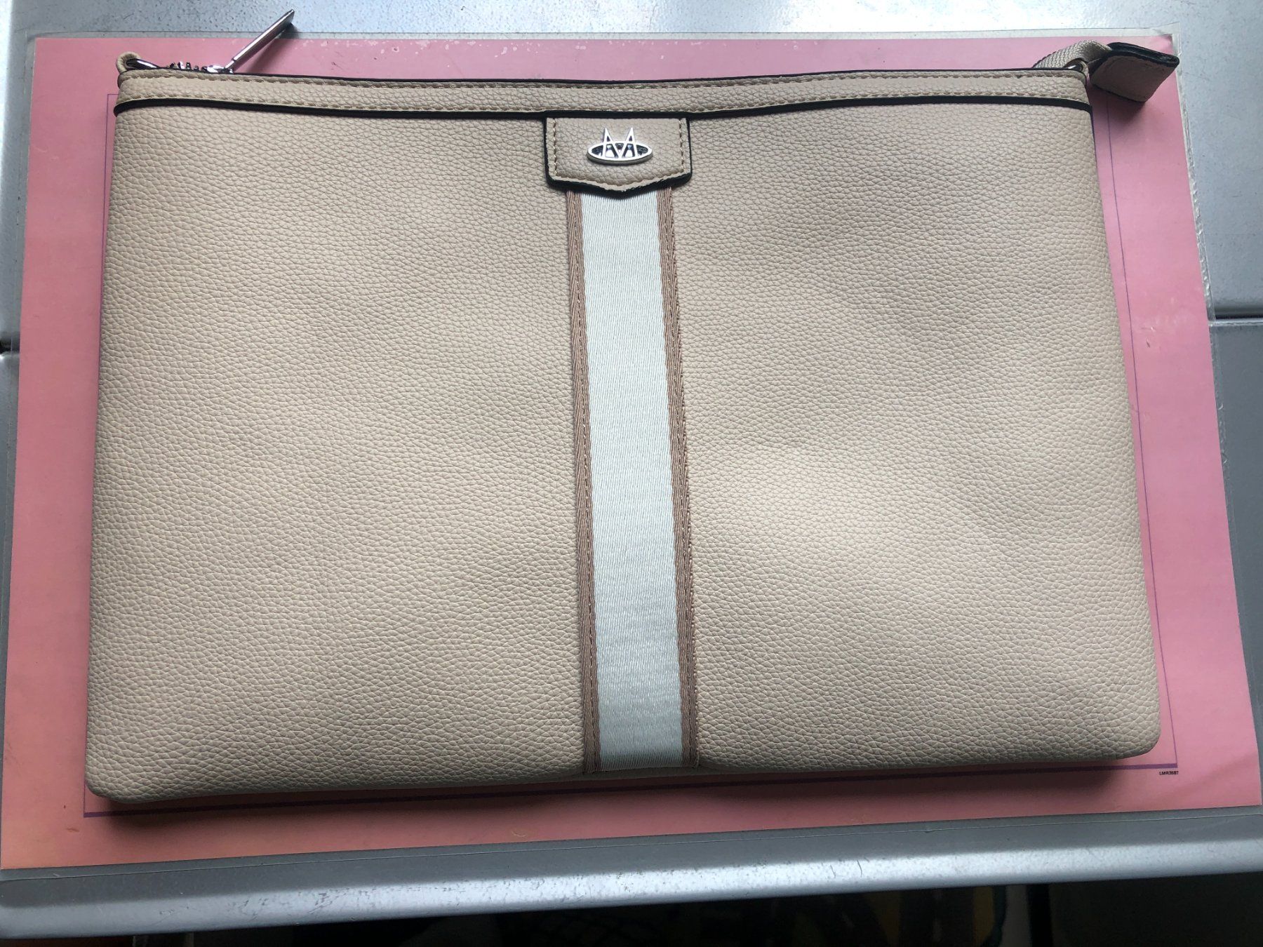 Borse da donna: sehr schöne beige elegante flache Ledertasche mit Traggurt – Usato da Zürich venduto da Tivoli2