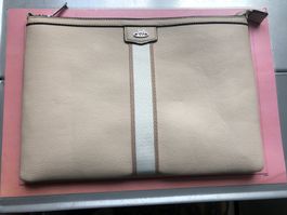 sehr schöne beige elegante flache Ledertasche mit Traggurt