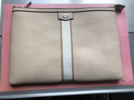sehr schöne beige elegante flache Ledertasche mit Traggurt