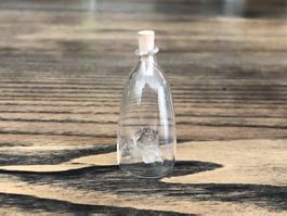 Vintage Glücksbringer Mini Flasche mit Bergkristall