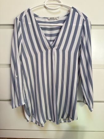 Chemise blanche et bleue 