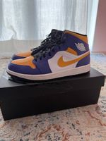 Air Jordan 1 Mid Lakers 