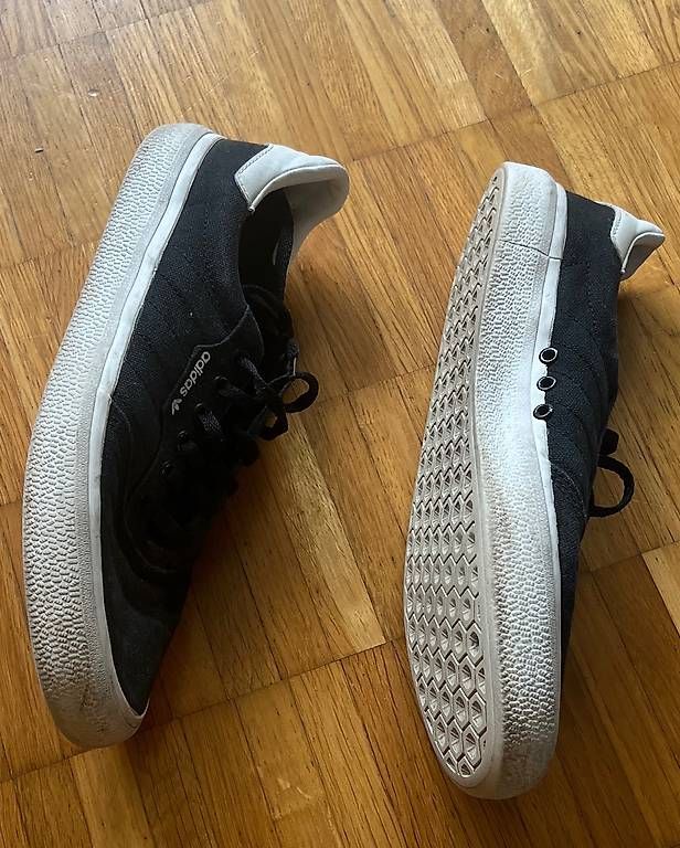Adidas Scarpe da uomo: Adidas Sneakers Grösse 41.3 – Usato da Zürich venduto da SEri_5H 1