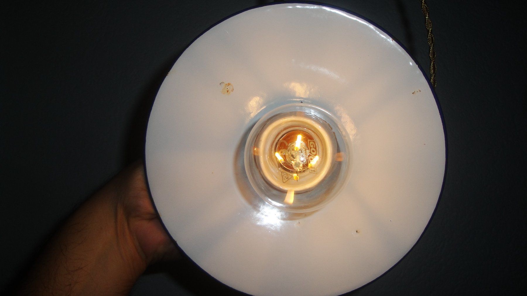 Lampade: Kellerlampe mit Emaillierter Lampenschirm – Usato da Zürich venduto da Paykan 3