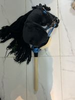 Steckenpferd schwarz mit Mähne und Zaumzeug neu