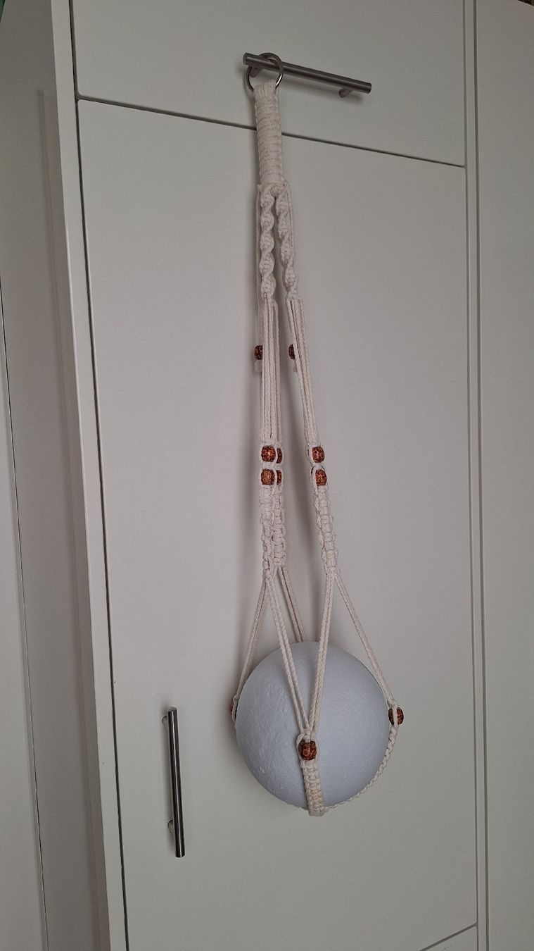 Alle Dekorationen: Makramee Pflanzenhänger / Deko-Hänger im Boho-Stil – Gebraucht aus Basel von Nathania 2