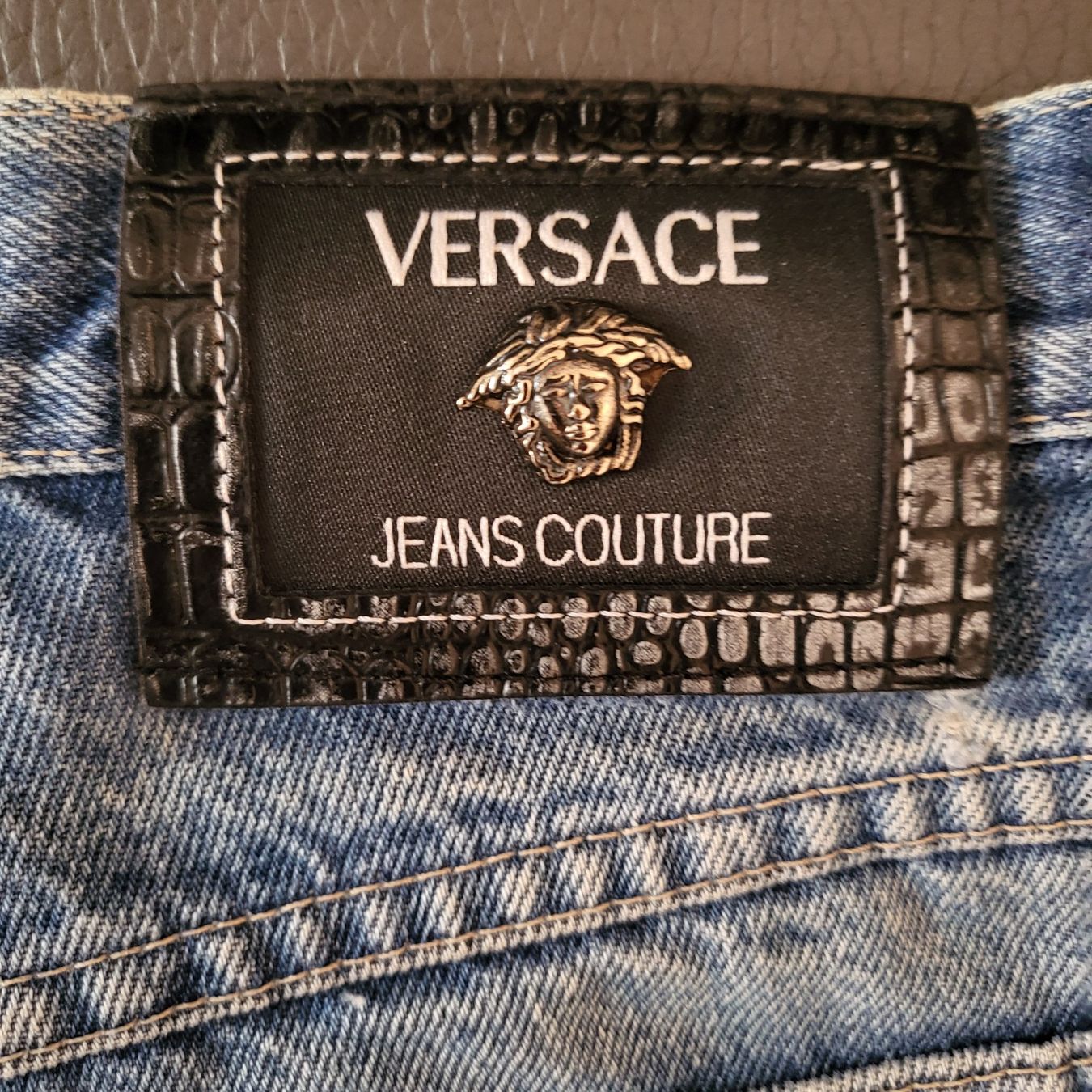 Versace Jeans: Jeans Versace Jeans Couture authentiques, taille 27. – Gebraucht aus Neuchâtel von wikit 5