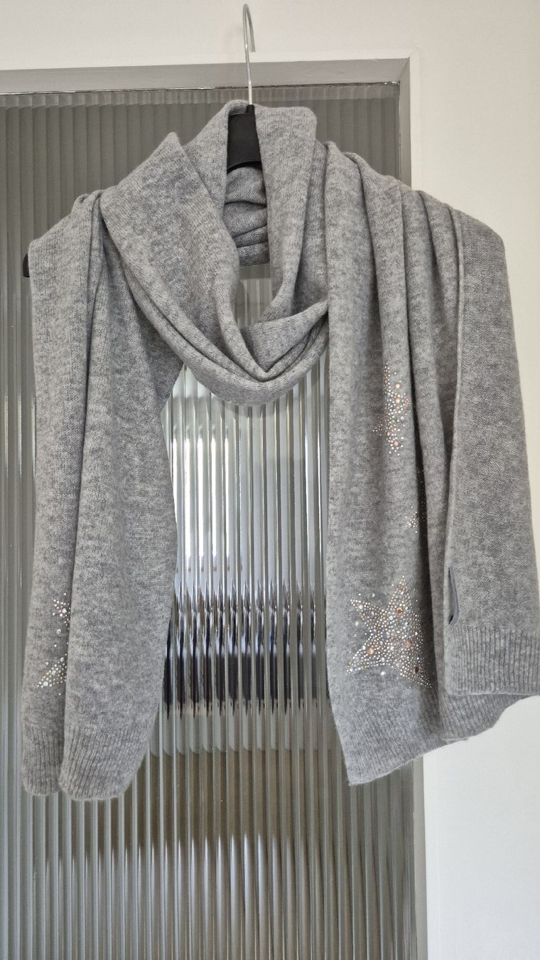 Lana: Schal Winter Grau mit Sternen - Neuwertig! – Usato da Winterthur venduto da ann_7lxx