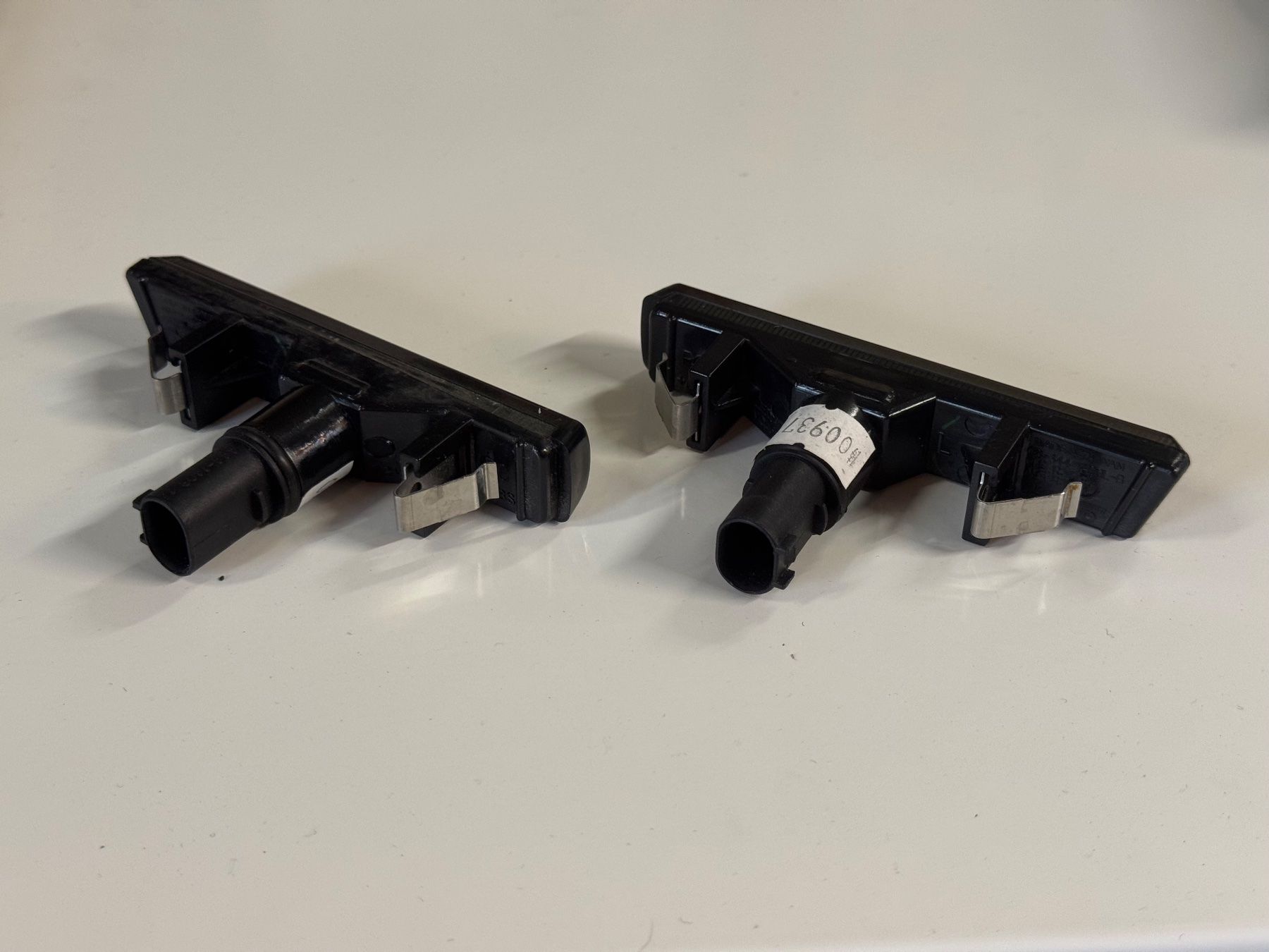 BMW Tutti pezzi di ricambio auto: BMW 7er E38 Seitenblinker Blacked Out – Usato da Frauenfeld venduto da can_touch_this 1